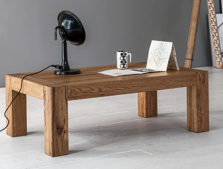 Tavolino moderno in legno massello materico Brooklyn di Devina Nais