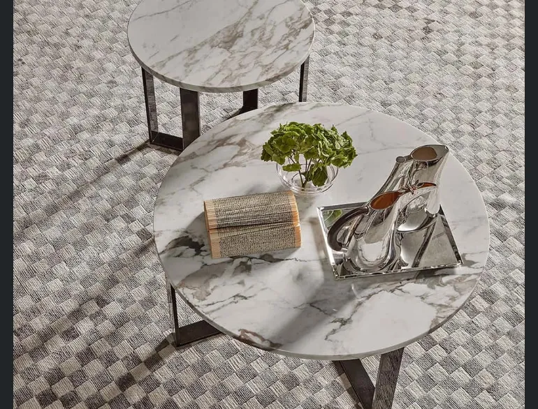 Tavolino rotondo con piano in marmo e struttura in metallo GATWICK di Rosini Divani
