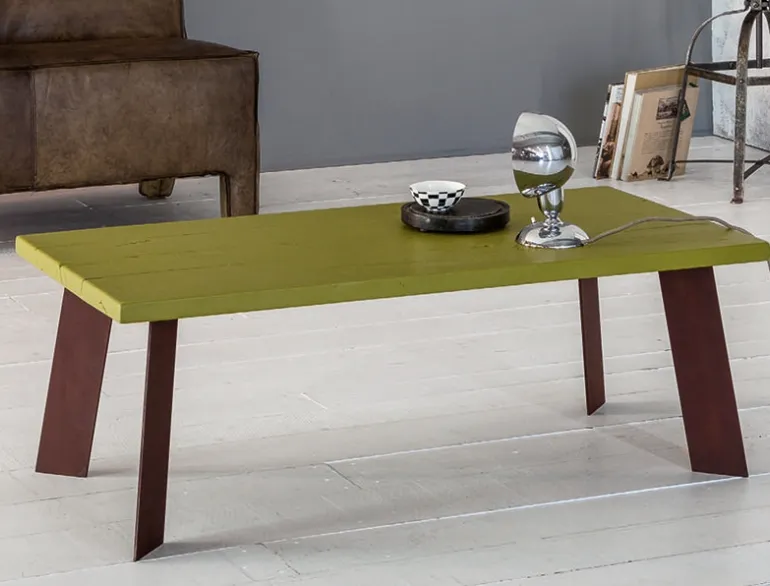 Tavolino Smart in legno massello di Rovere laccato Verde con gambe in ferro di Devina Nais