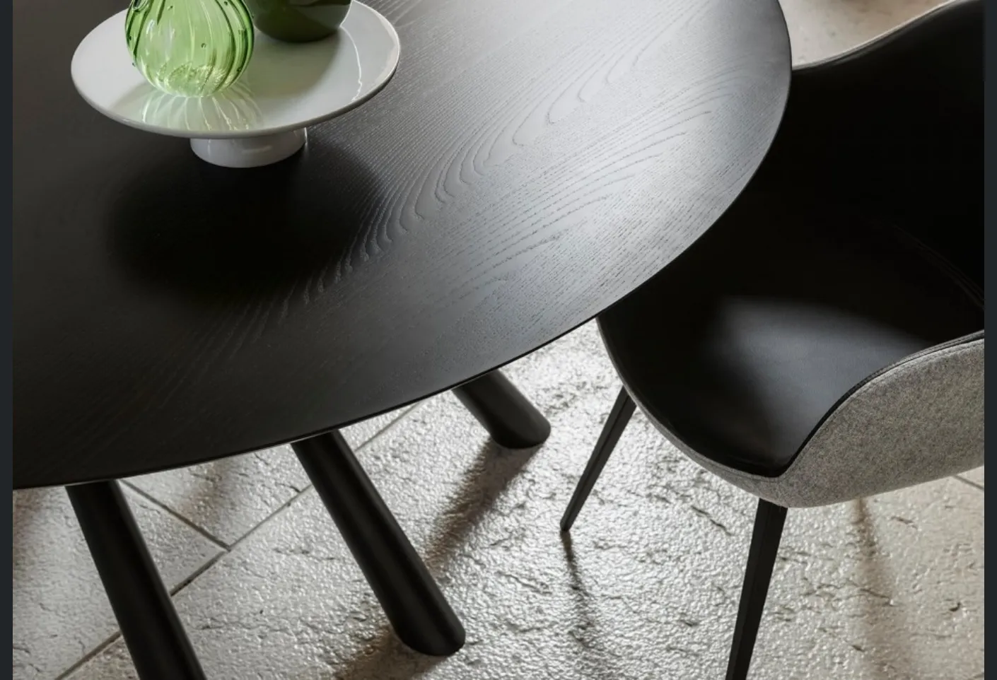 Tavolo rotondo in legno con gambe in metallo verniciato Forest 150 di Midj