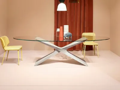 Tavolo con piano ovale in vetro e base in Nexus di Midj