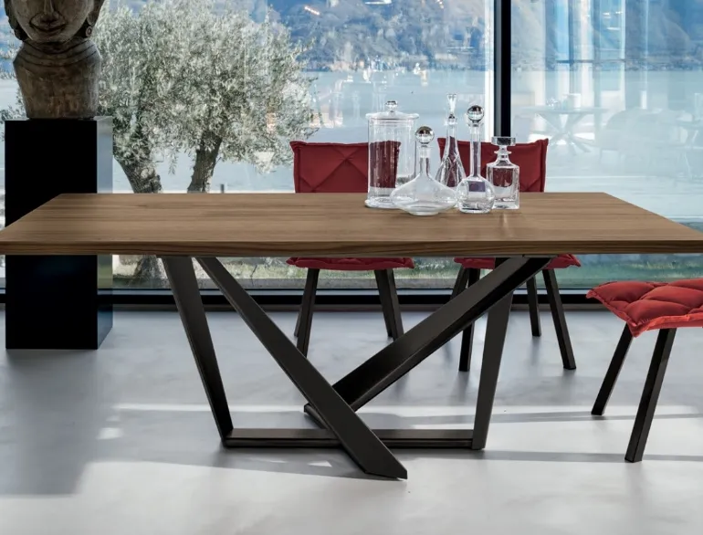 Tavolo rettangolare Priamo in legno impiallacciato con struttura in metallo di Target Point