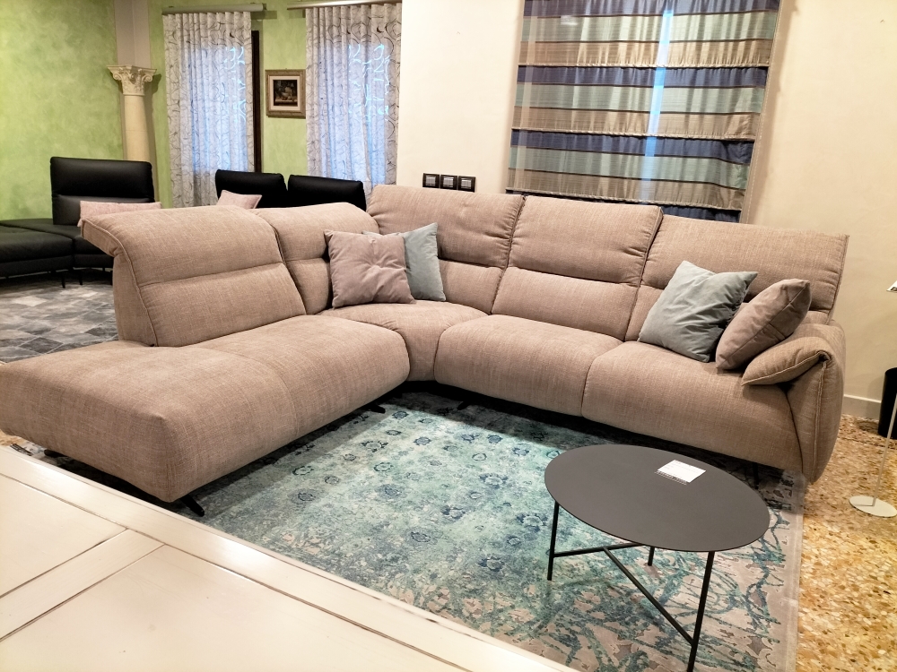 Divano con penisola, poggiatesta reclinabili cm 295 x 260