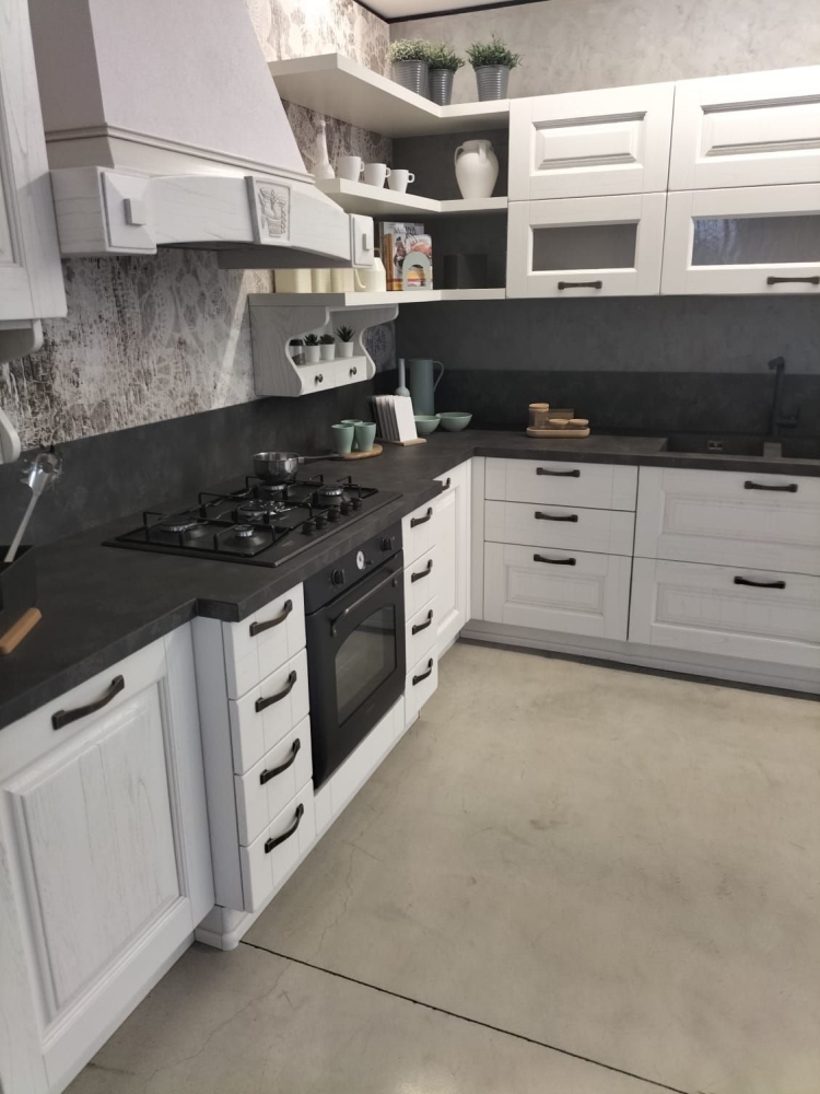 Cucina ad angolo completa di lavello, mix e cappa