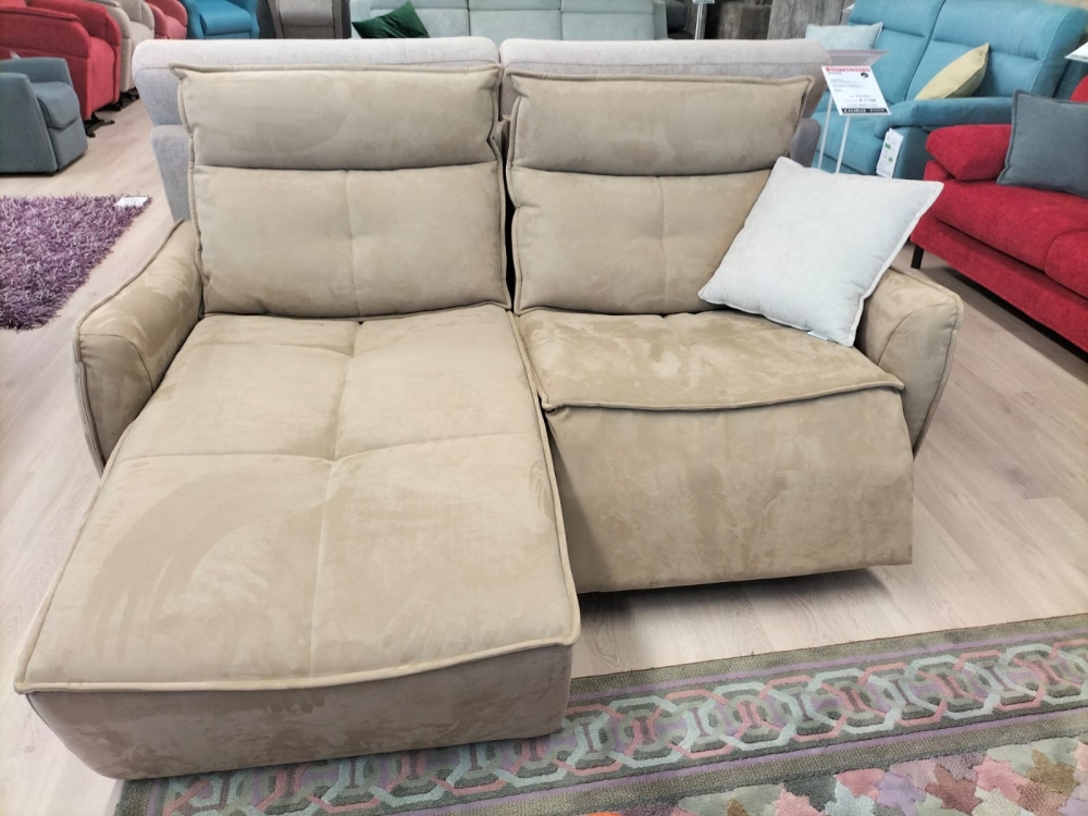 Divano due posti con penisola chaise longue ed 1 movimento relax