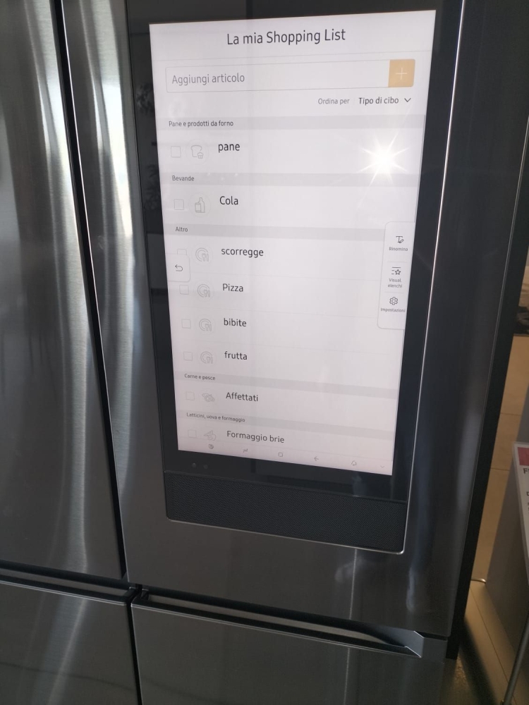 Frigo congelatore classe A+, 4 porte , capacità 550 lt. , total no frost con , tablet e tre fotocamere, dispenser acqua e ghiaccio, speaker audio connettività  wi-fi e bluetooth freddo secco