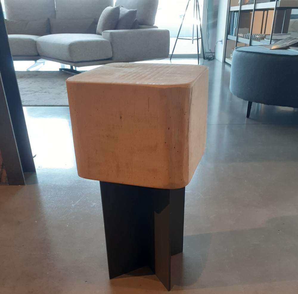 Pouf in legno e metallo 