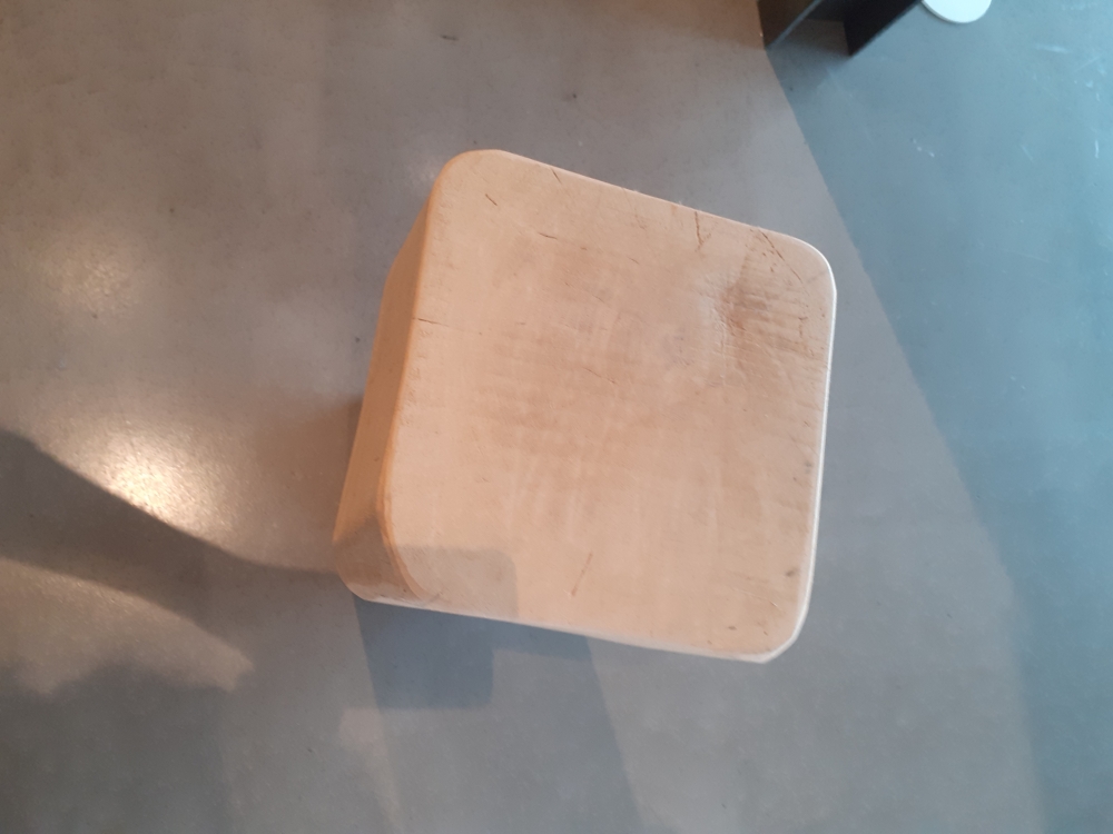 Pouf in legno e metallo 