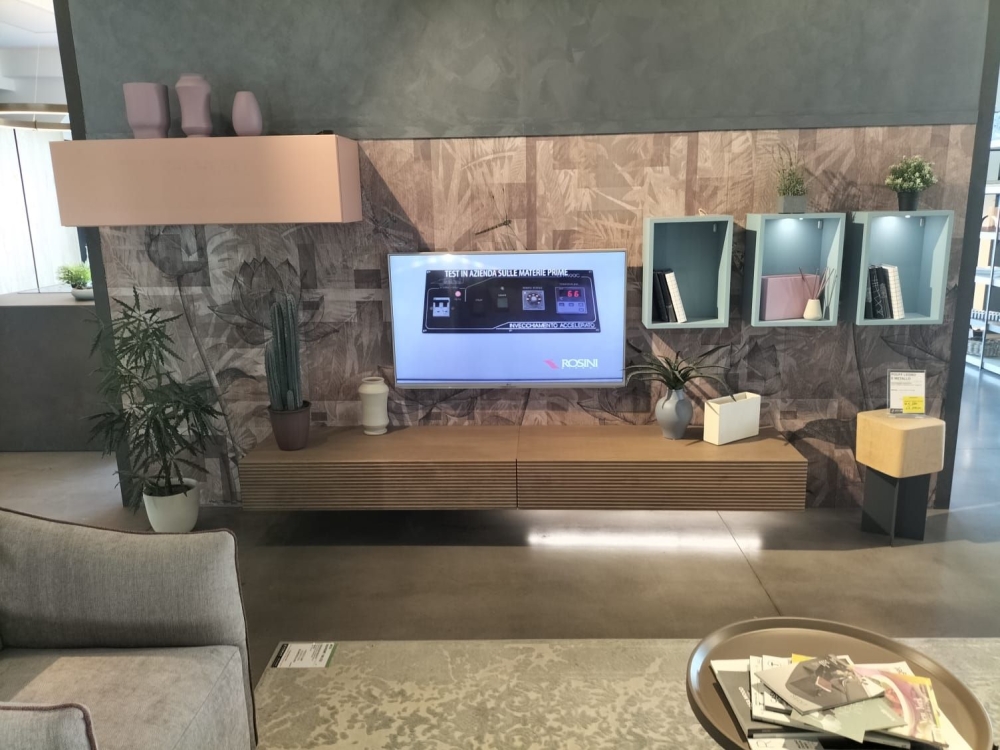 Soggiorno in legno massello ed illuminazione led