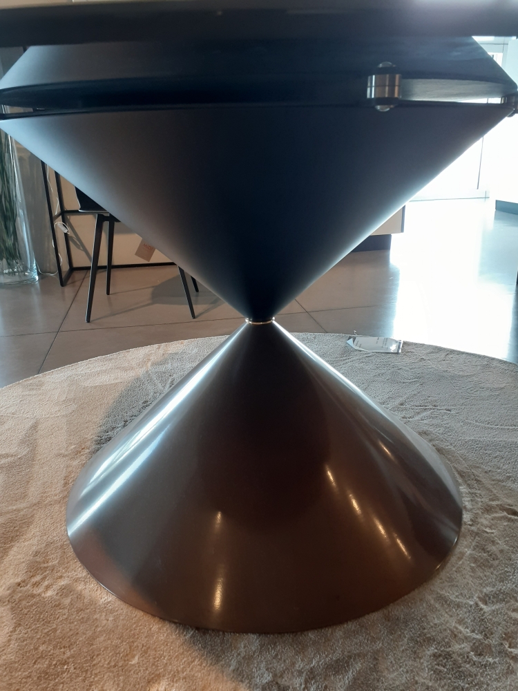 Tavolo  fisso tondo con base in metallo e piano in cristal ceramica